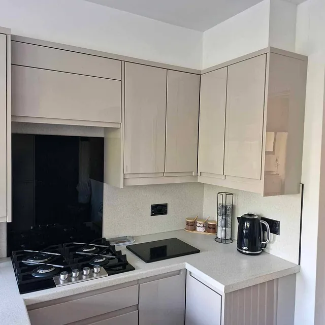 grey kitchen 